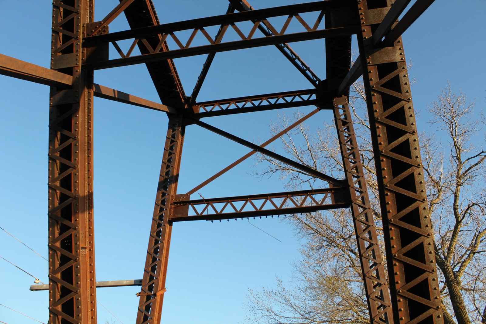 Portal bracing, Whipple span